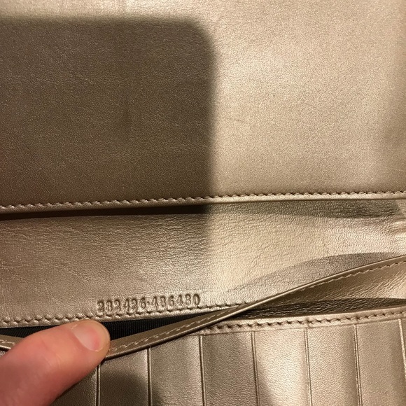 **SOLD** Authentic Gucci Sukey Leather Wallet - Picture 4 of 7